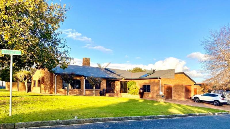 4 Bedroom Property for Sale in Panorama Western Cape